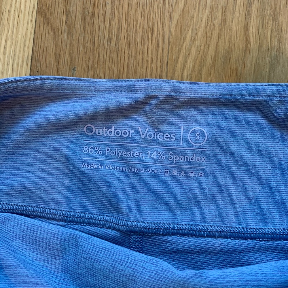 Outdoor Voices 3/4 Warmup Leggings in Lilac - Picture 6 of 7